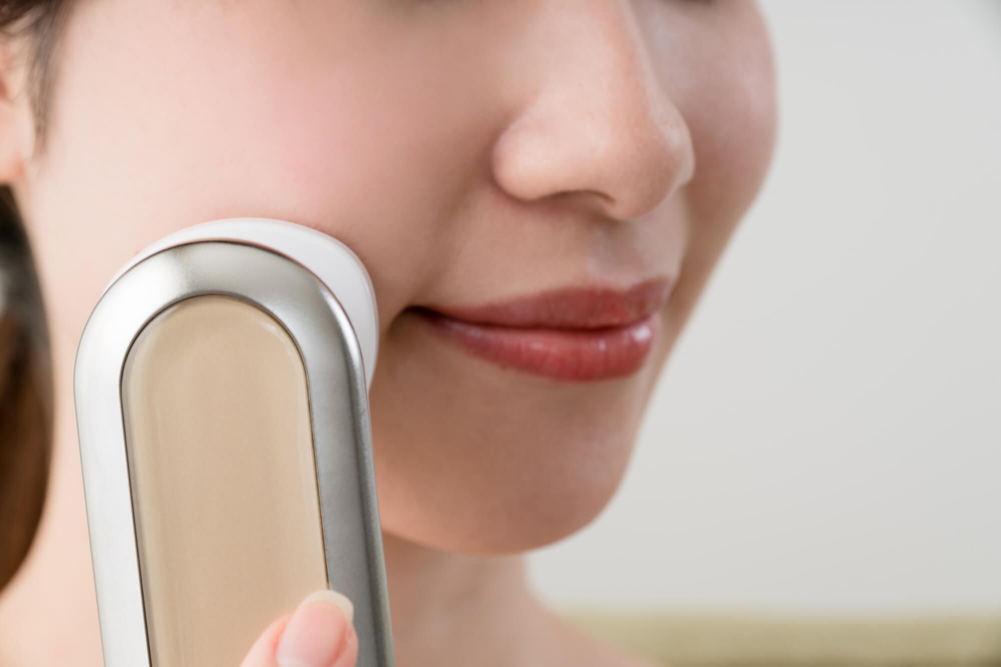 【ほうれい線が気になり始めたあなたへ】今すぐ始めるほうれい線予防メソッドとメイク方法を解説