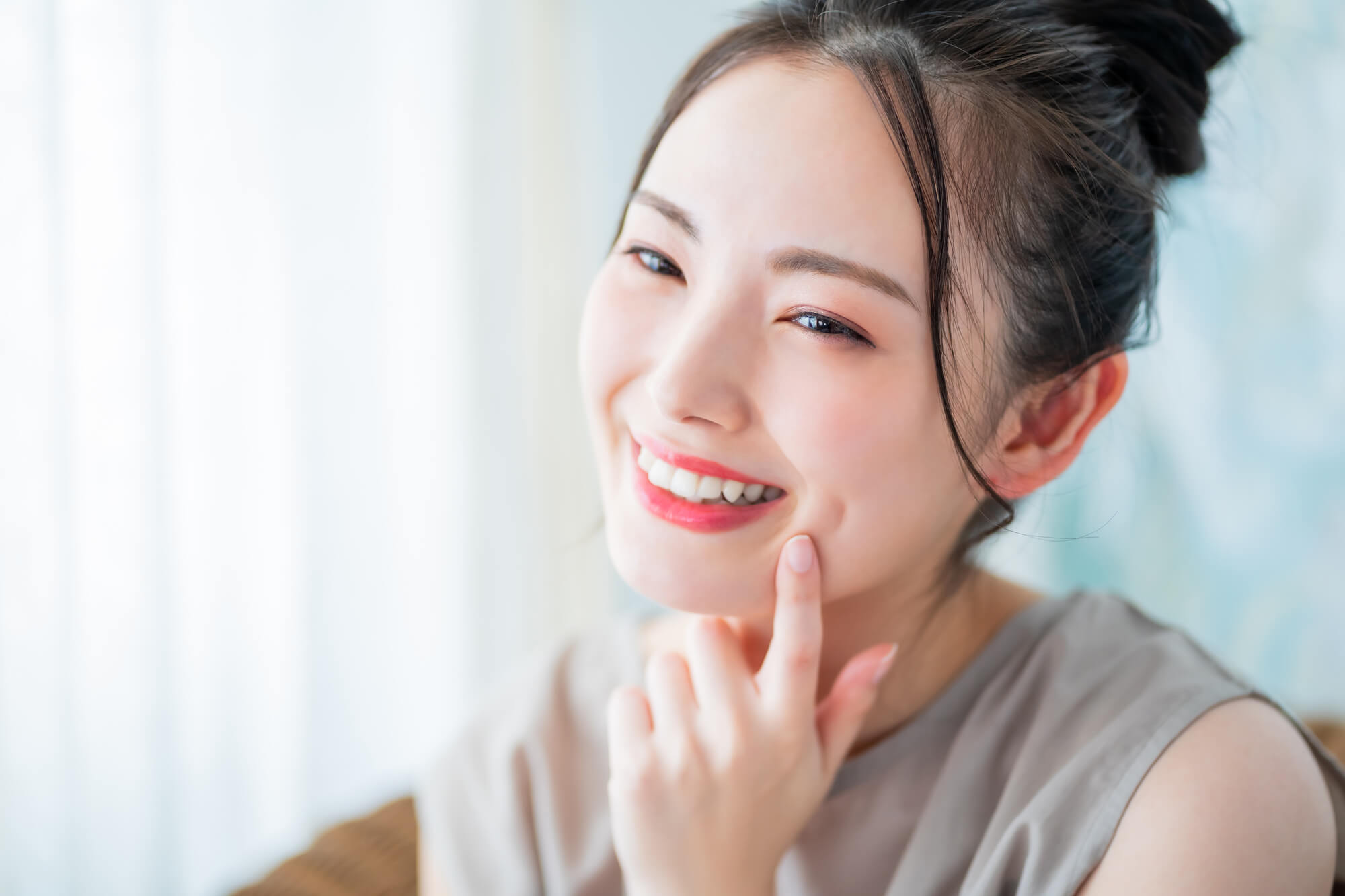 【ほうれい線が気になり始めたあなたへ】今すぐ始めるほうれい線予防メソッドとメイク方法を解説