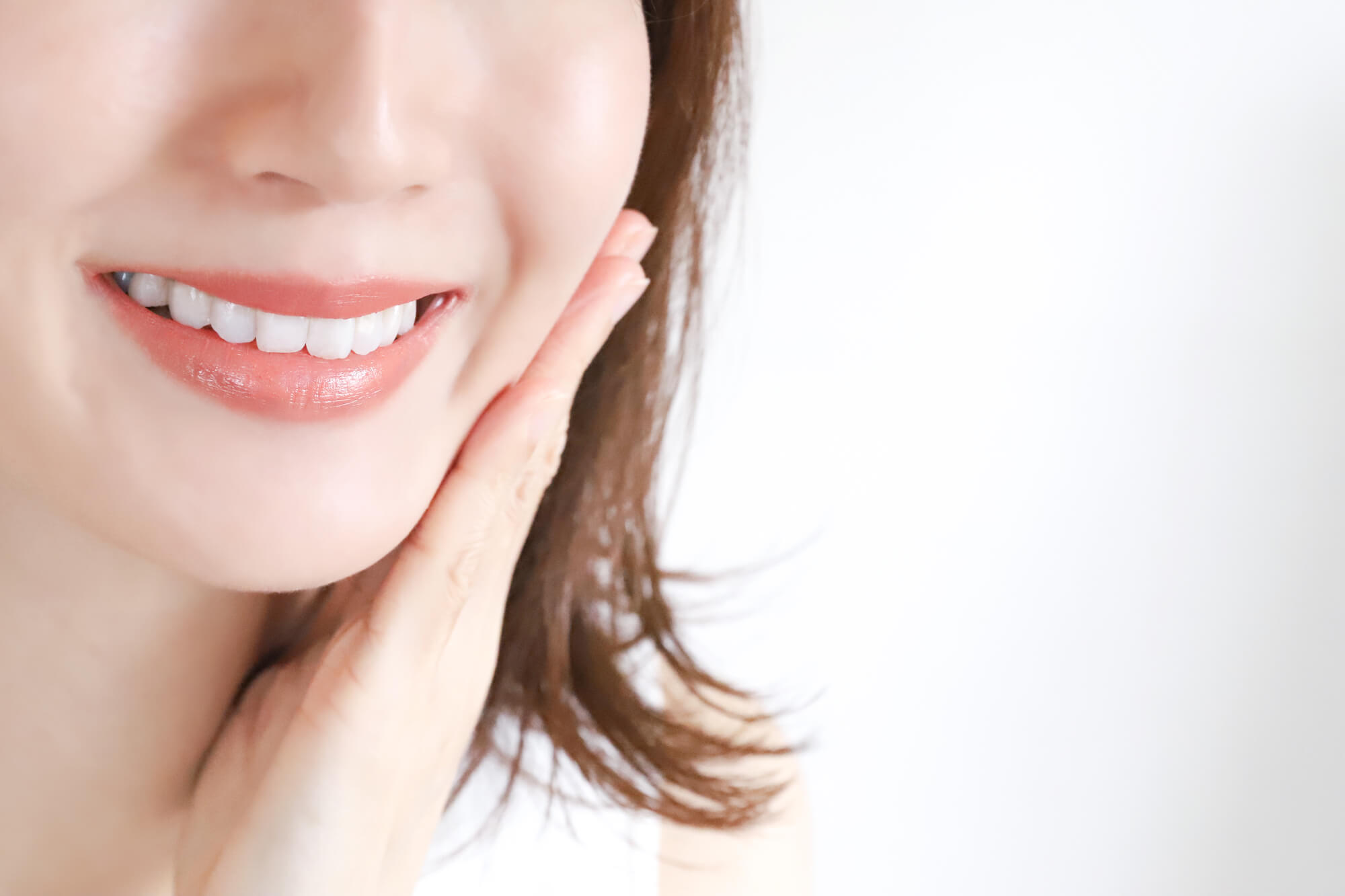 【ほうれい線が気になり始めたあなたへ】今すぐ始めるほうれい線予防メソッドとメイク方法を解説