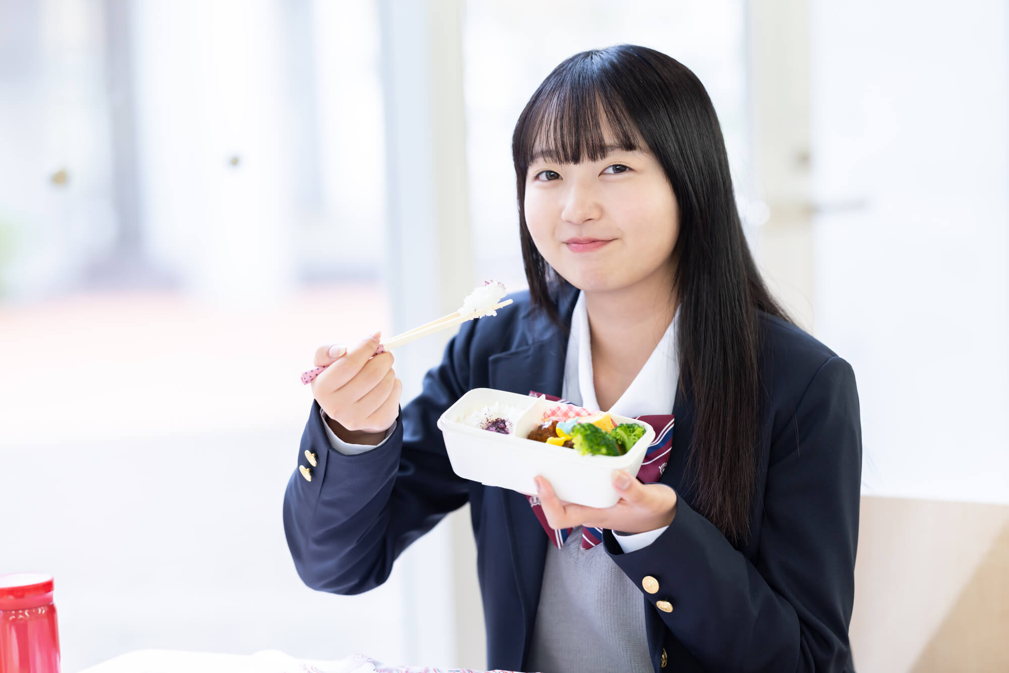 高校生向けほうれい線の予防と改善方法