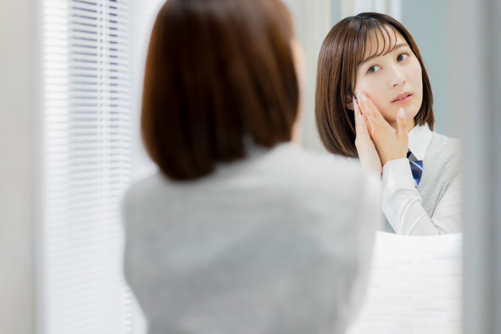 ほうれい線が気になる高校生におすすめのメイク術とスキンケアアイテムの選び方