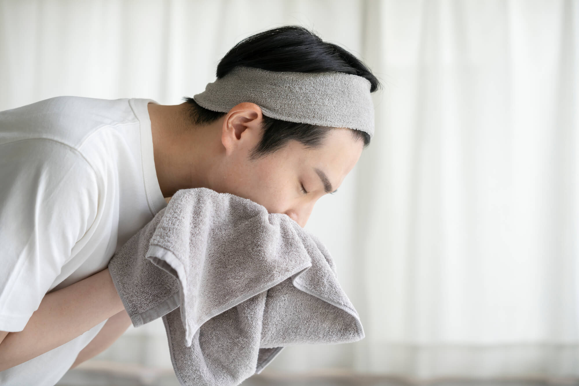 スキンケア初心者でも失敗しない！男のほうれい線の主な原因と対策