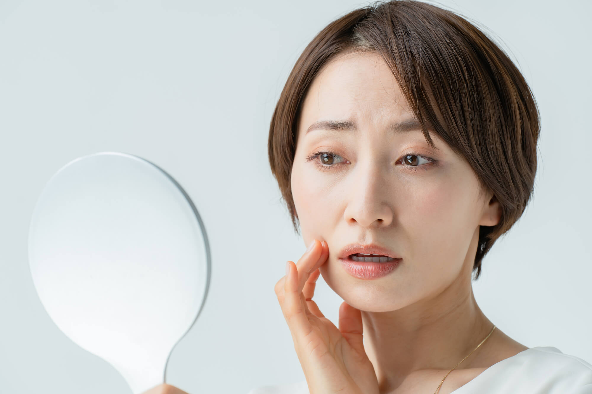 【ほうれい線がない人の理由を知る前に】ほうれい線が肌に刻まれる原因イメージ