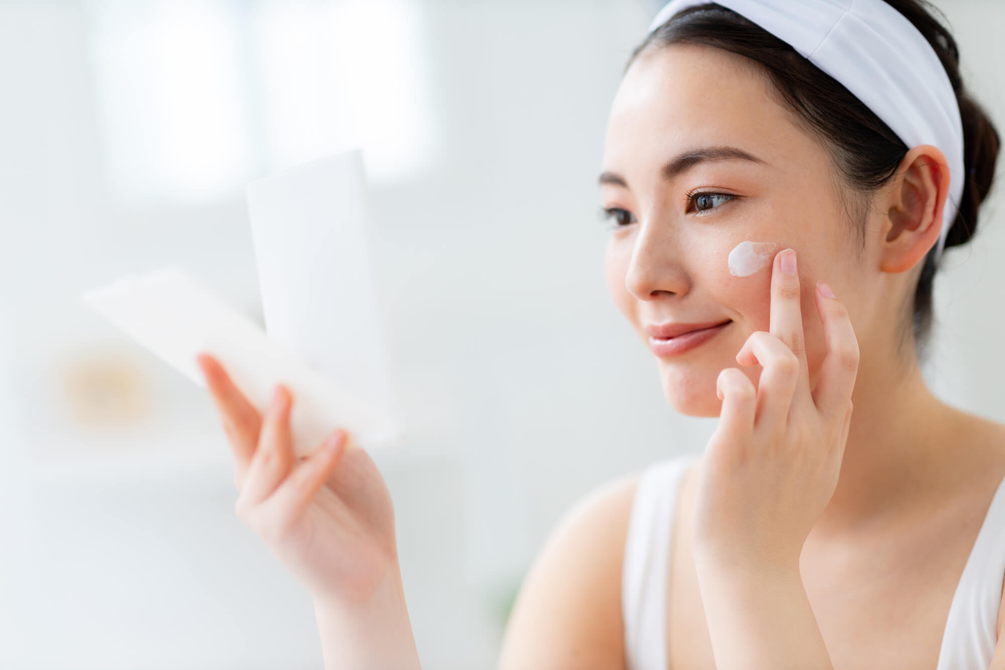 【ほうれい線が気になり始めたあなたへ】今すぐ始めるほうれい線予防メソッドとメイク方法を解説