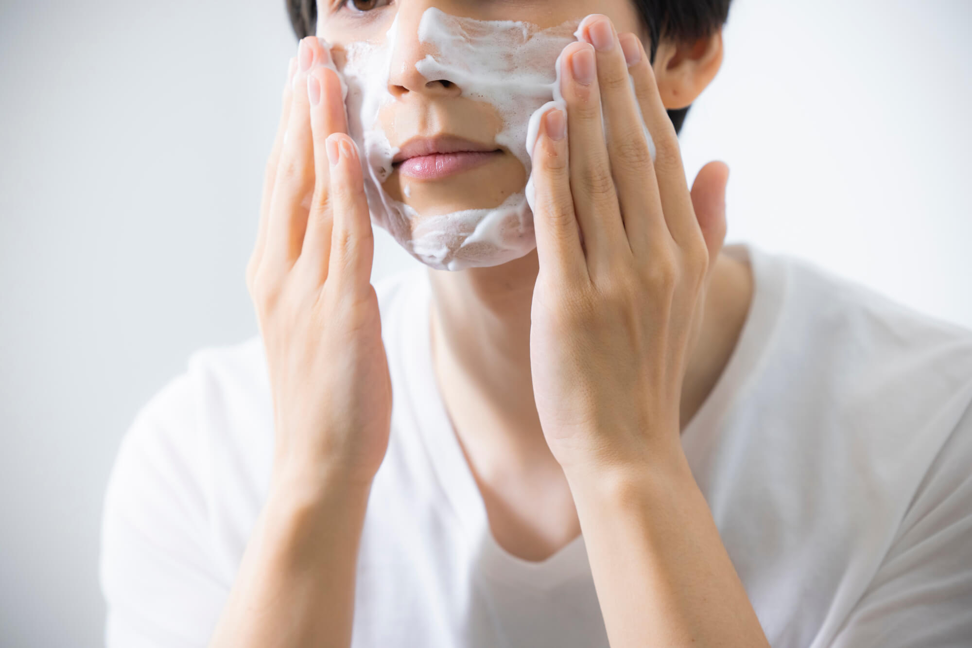 【ほうれい線が気になり始めたあなたへ】今すぐ始めるほうれい線予防メソッドとメイク方法を解説